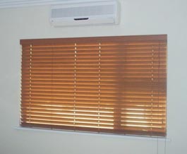 blinds Golden Oak 1
